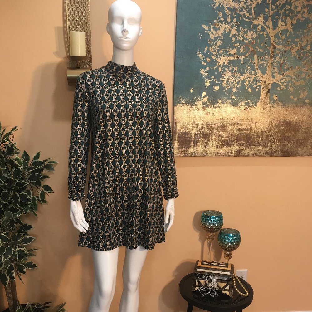 Tiana B Petite Trapeze dress green and  gold chain pattern